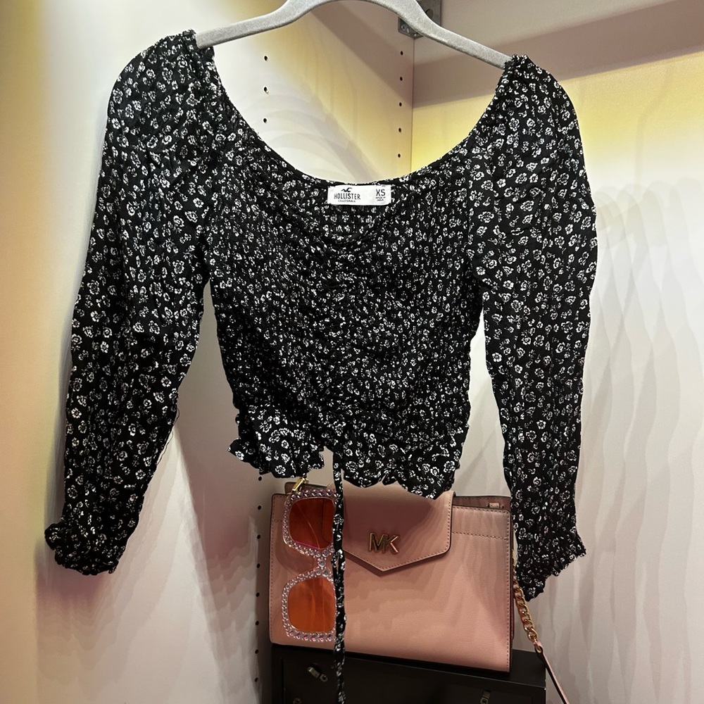 Hollister ruched long sleeve floral top